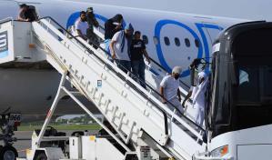 Llegan más de 100 dominicanos deportados desde EE. UU.