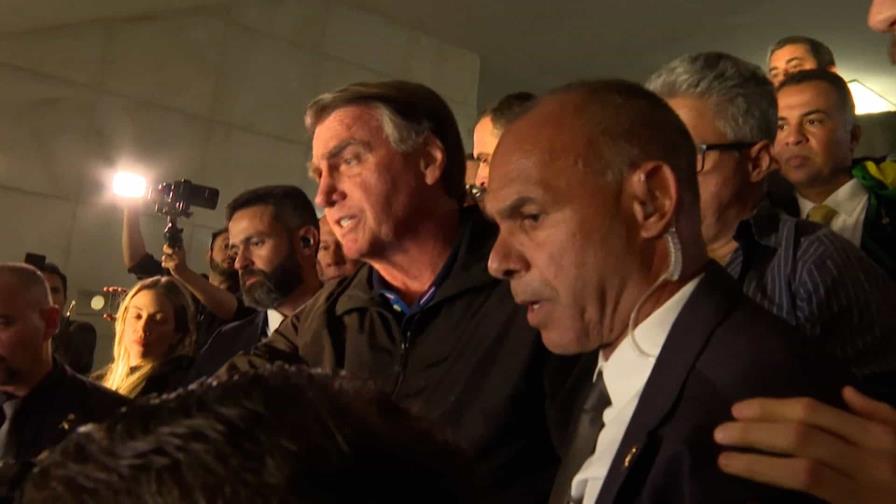 Juez de Brasil advierte a Bolsonaro sobre riesgo de prisión por incumplir orden de no salir en red