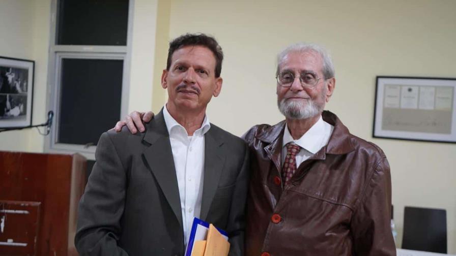 Ponen en circulación libros de Leopoldo Minaya y León David