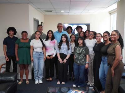 Abinader recibirá a estudiantes dominicanos en Nueva York