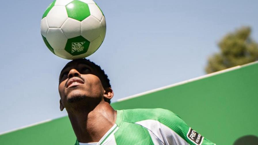 El dominicano Junior Firpo es presentado por el Real Betis El dominicano Junior Firpo es presentado por el Real Betis