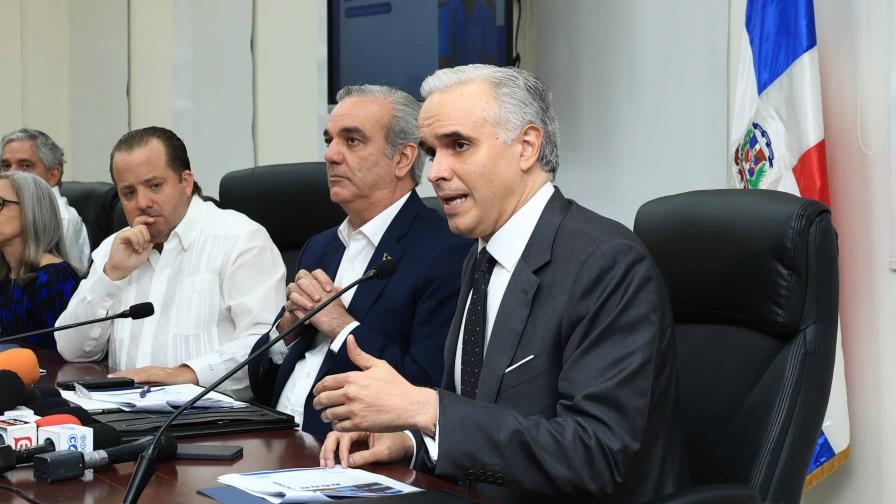 Abinader y el ministro de Educación se reúnen y garantizan cupo para el año escolar 2025-2026
