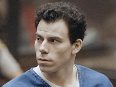 Hospitalizan a Erik Menéndez por cálculos renales graves