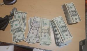 Aduanas decomisa más de 40 mil dólares en equipaje de pasajero procedente de Miami