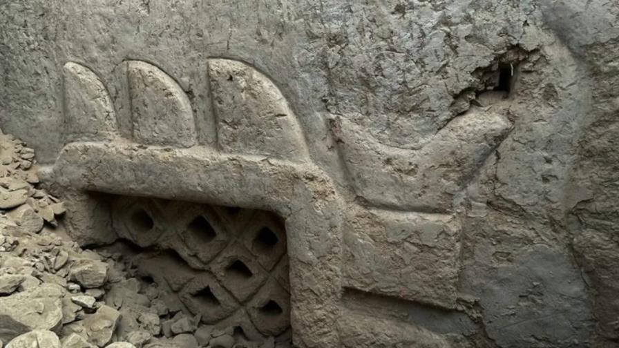 Arqueólogos descubren en Perú un mural prehispánico de más de 3,000 años
