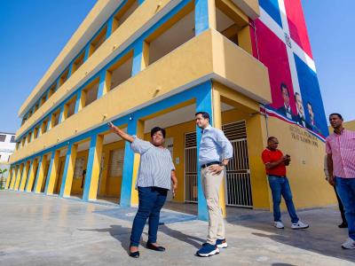 Omar Fernández denuncia precariedad en escuelas públicas