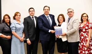 Ministerio de Salud socializa nuevas guías clínicas para prevención del cáncer del cuello uterino