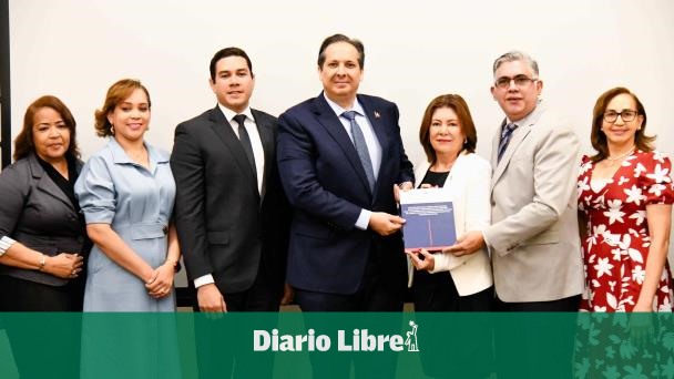 Ministerio de Salud socializa nuevas guías clínicas para prevención del cáncer del cuello uterino