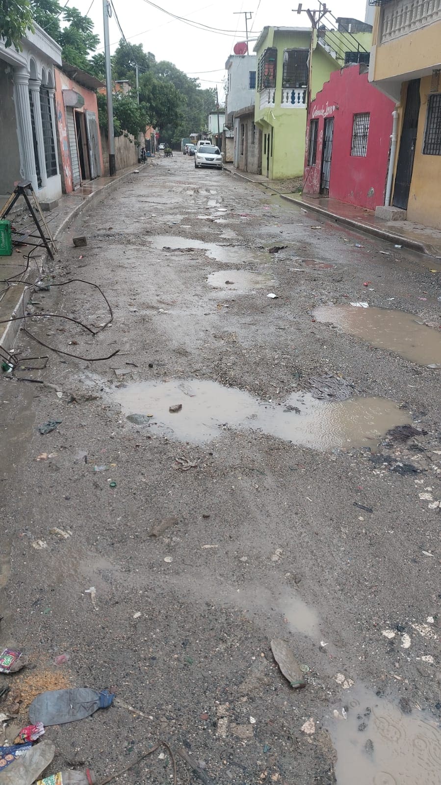 Calle intransitable del sector Las Malvinas en Villa Mella.