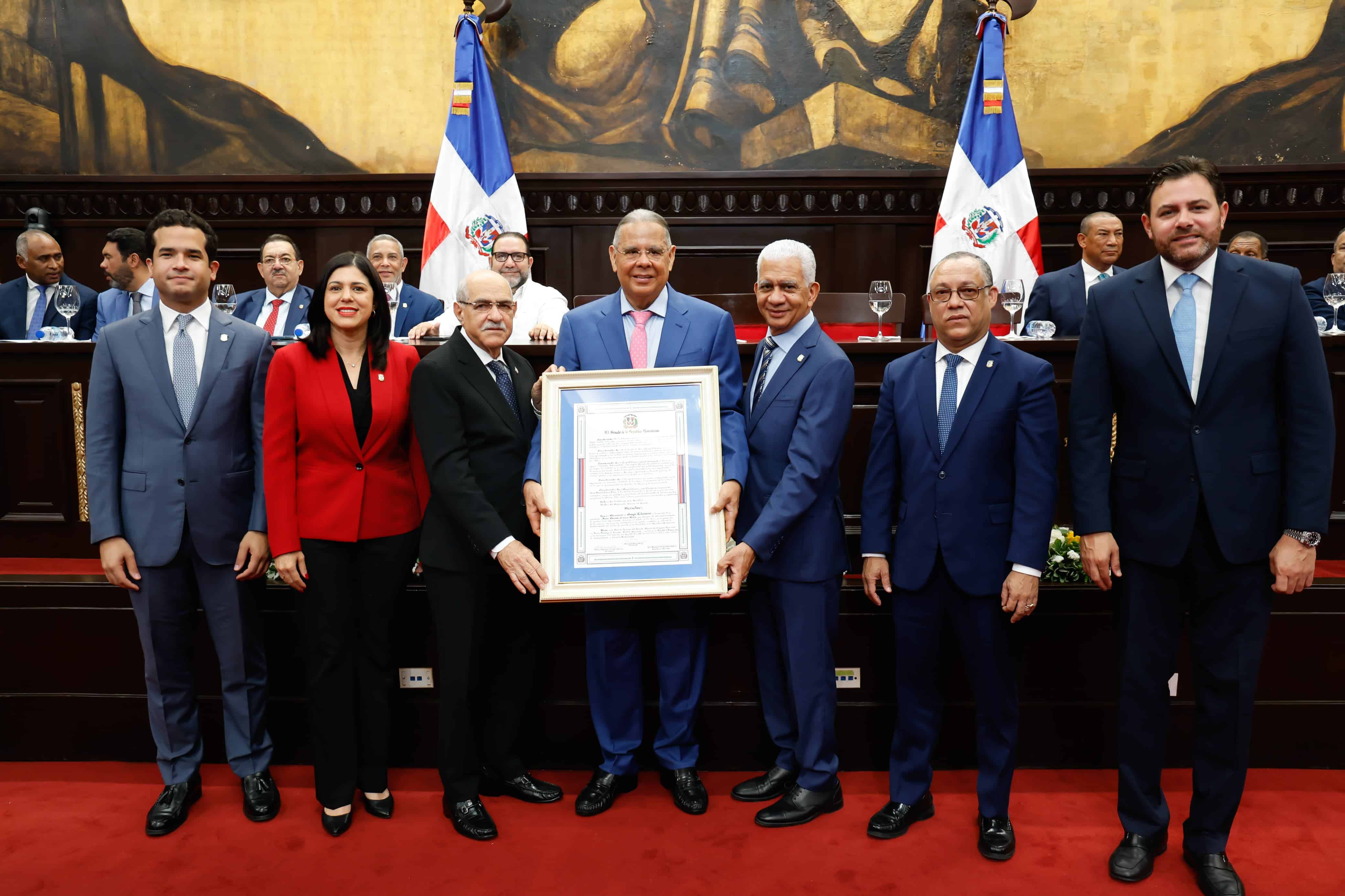 Juan Ramón Gómez Díaz, presidente del Grupo Telemicro fue reconocido por sus aportes a la cultura.