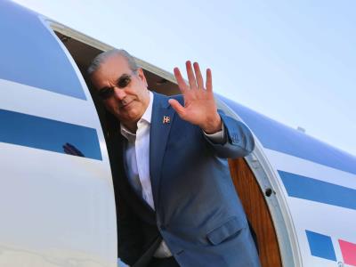 Abinader viaja a Costa Rica para toma de posesión de Laura Fernández