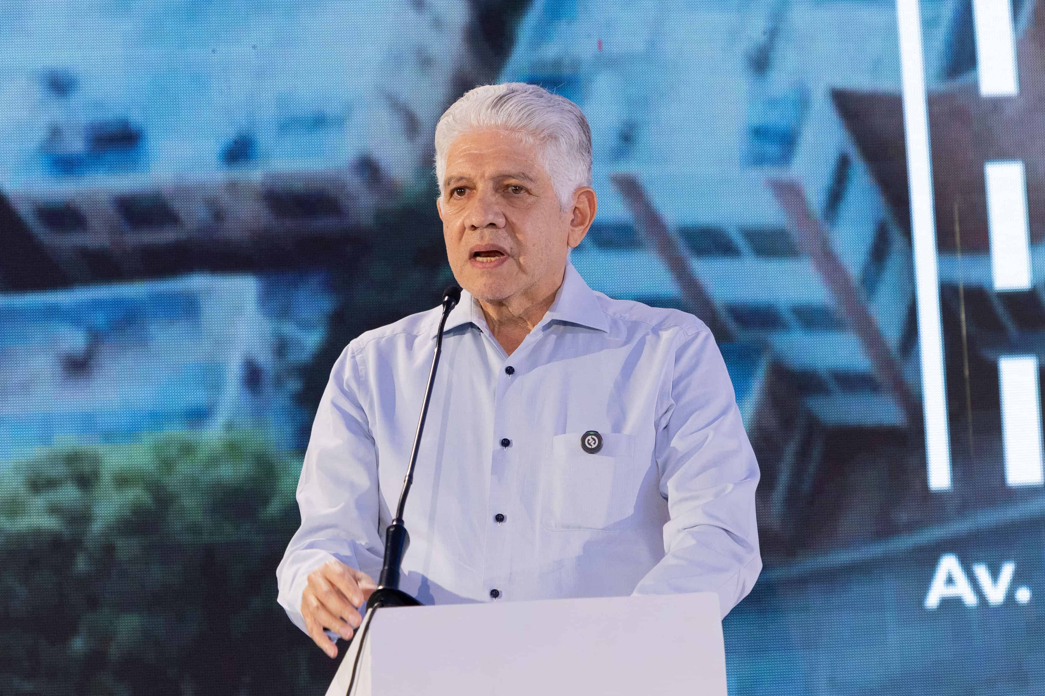 Eduardo Estrella, ministro de Obras Públicas.