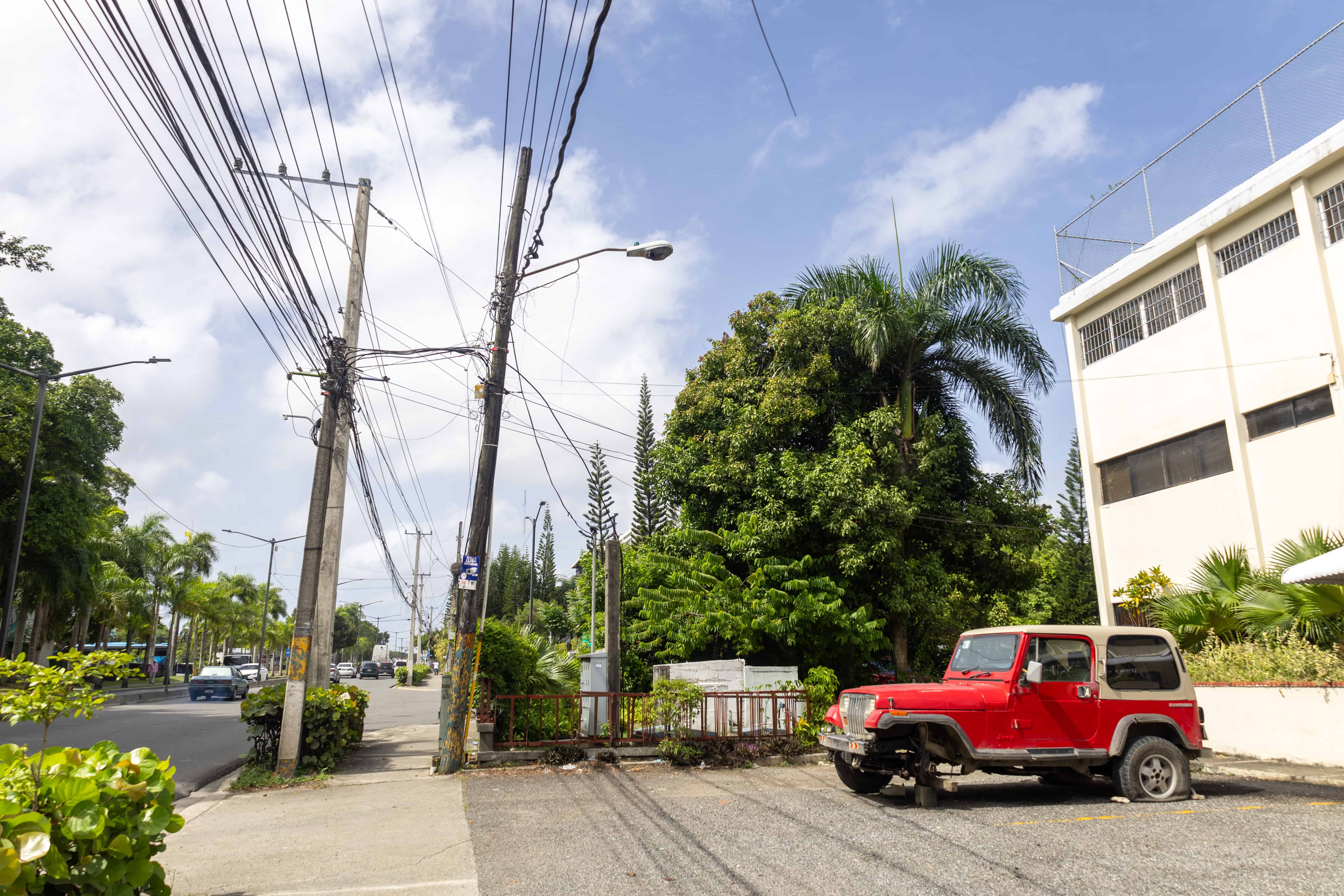 Vecinos desconocen el proyecto de ampliación de la avenida República de Colombia frente al Botánico.
