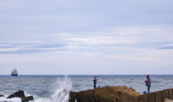 Lluvias escasas sobre el pa&iacute;s este jueves y oleaje peligroso en la costa norte