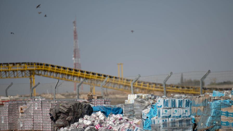 La ayuda alimentaria se descompone bajo el sol mientras la hambruna persiste en Gaza