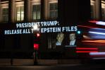 La Casa Blanca tacha de fake news que Trump supiera que su nombre estaba en caso Epstein