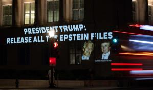 La Casa Blanca tacha de fake news que Trump supiera que su nombre estaba en caso Epstein