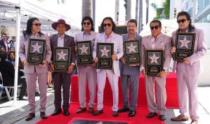 Los Bukis reciben una estrella en Hollywood dedicada a la comunidad inmigrante en EE.UU. Los Bukis reciben una estrella en Hollywood dedicada a la comunidad inmigrante en EE.UU.