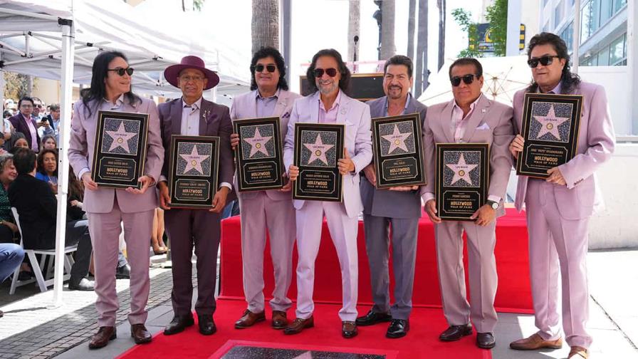 Los Bukis reciben una estrella en Hollywood dedicada a la comunidad inmigrante en EE.UU.