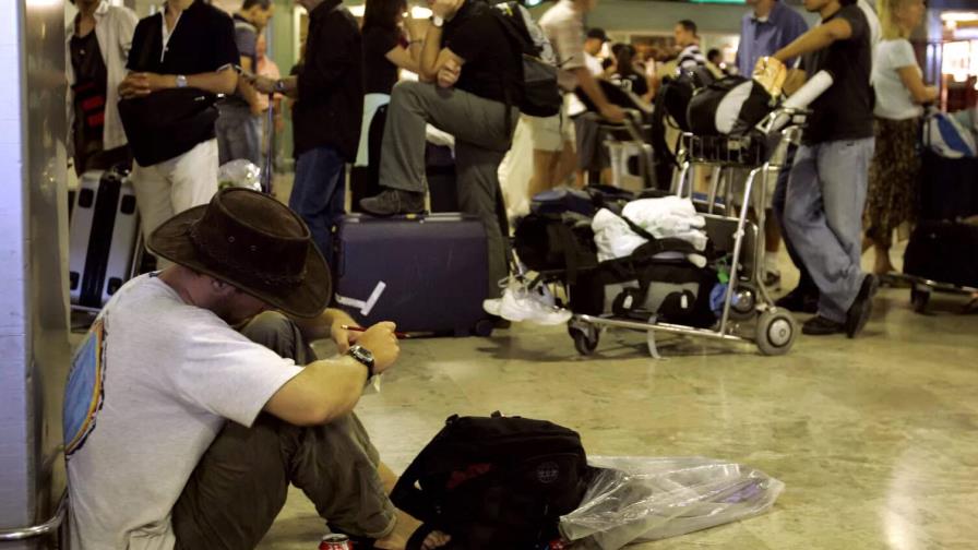 Prohibido pernoctar en el aeropuerto de Madrid desde este jueves Prohibido pernoctar en el aeropuerto de Madrid desde este jueves