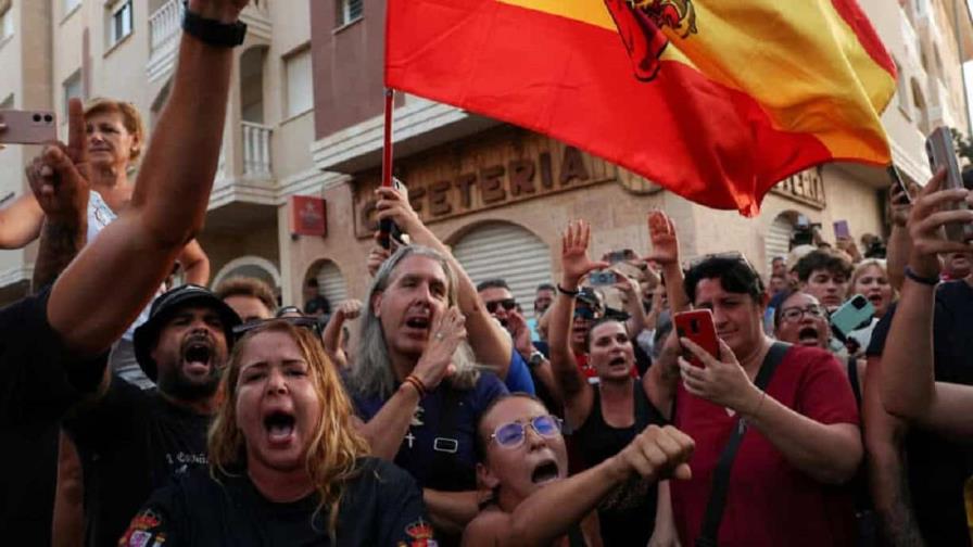 Vox propone deportar masivamente a inmigrantes, pero ¿se aplicaría en España el modelo de Trump?
