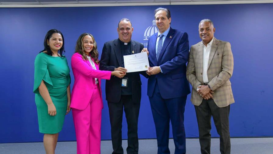 Ministerio de Salud reconoce a 29 instituciones sin fines de lucro por su buen desempeño