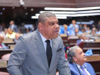 Diputado denuncia Gobierno busca aprobar US$615 millones en préstamos