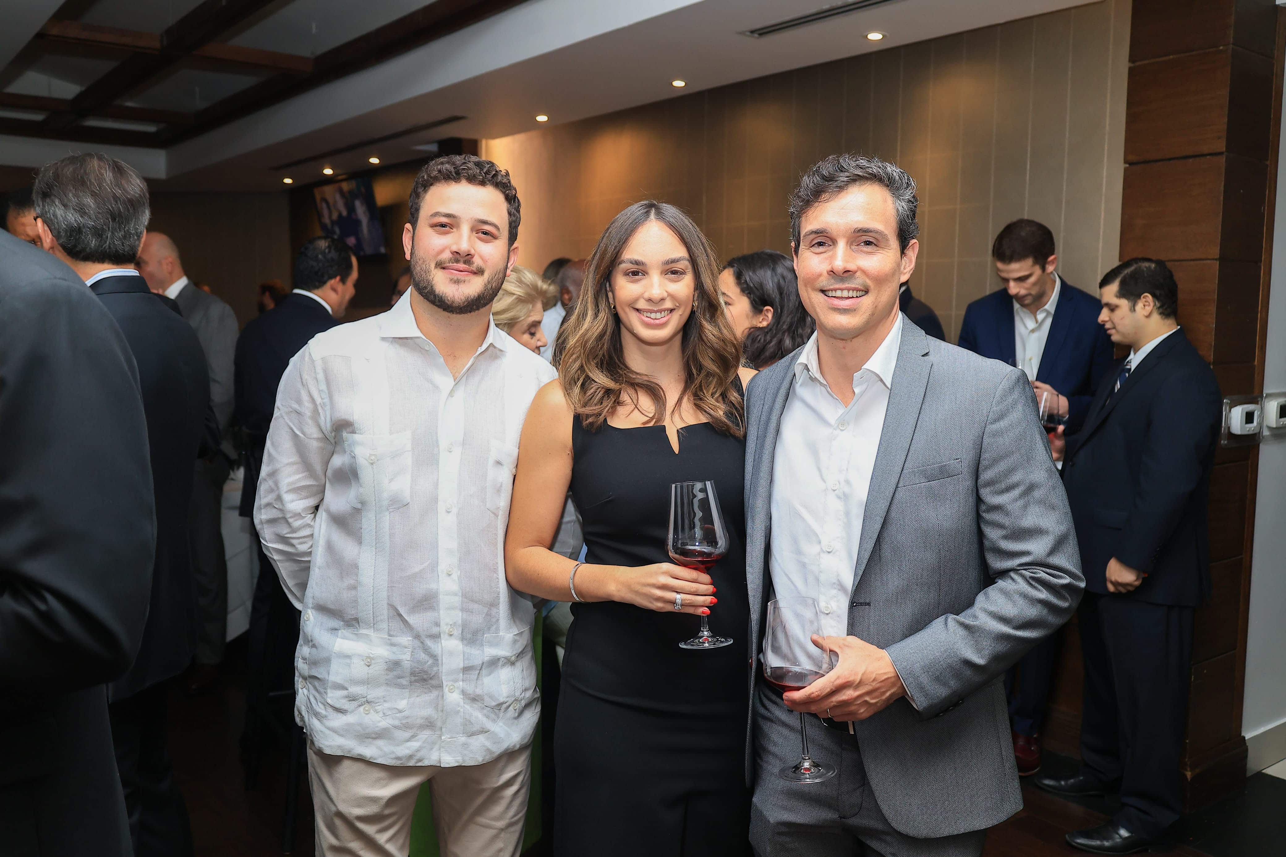 Enr&iacute;que De Castro, Daniella Mera y Xavier Brugal. 