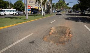 Hoyo dejado por la Caasd en la Jiménez Moya pone en riesgo a conductores