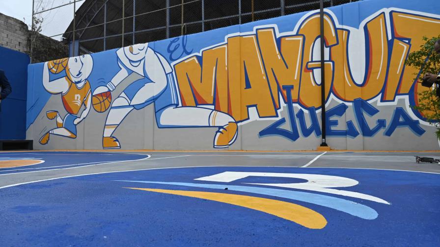 Juega RD Banreservas remoza cancha de El Manguito Juega RD Banreservas remoza cancha de El Manguito