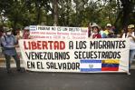 Un migrante venezolano presenta un querella civil en EE. UU. por haberlo enviado al CECOT