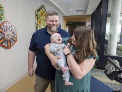 Bebé prematuro de 21 semanas celebra su primer año de vida