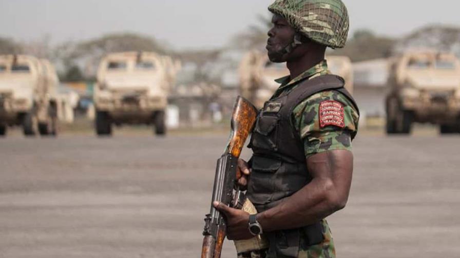 El Ejército de Nigeria mata a al menos 95 bandidos con tiroteos y ataques aéreos