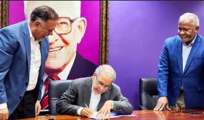 Danilo Medina firma acta de membresía del PLD y llama a la militancia a validarse