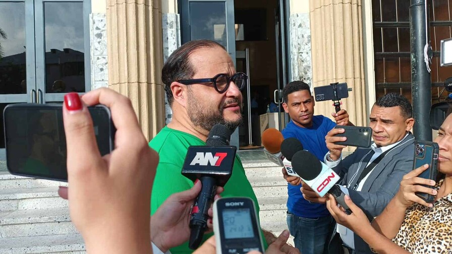 Aquiles Jim&eacute;nez vuelve a publicar un desagravio: se disculpa con Alicia Ortega y Fernando Hasbun