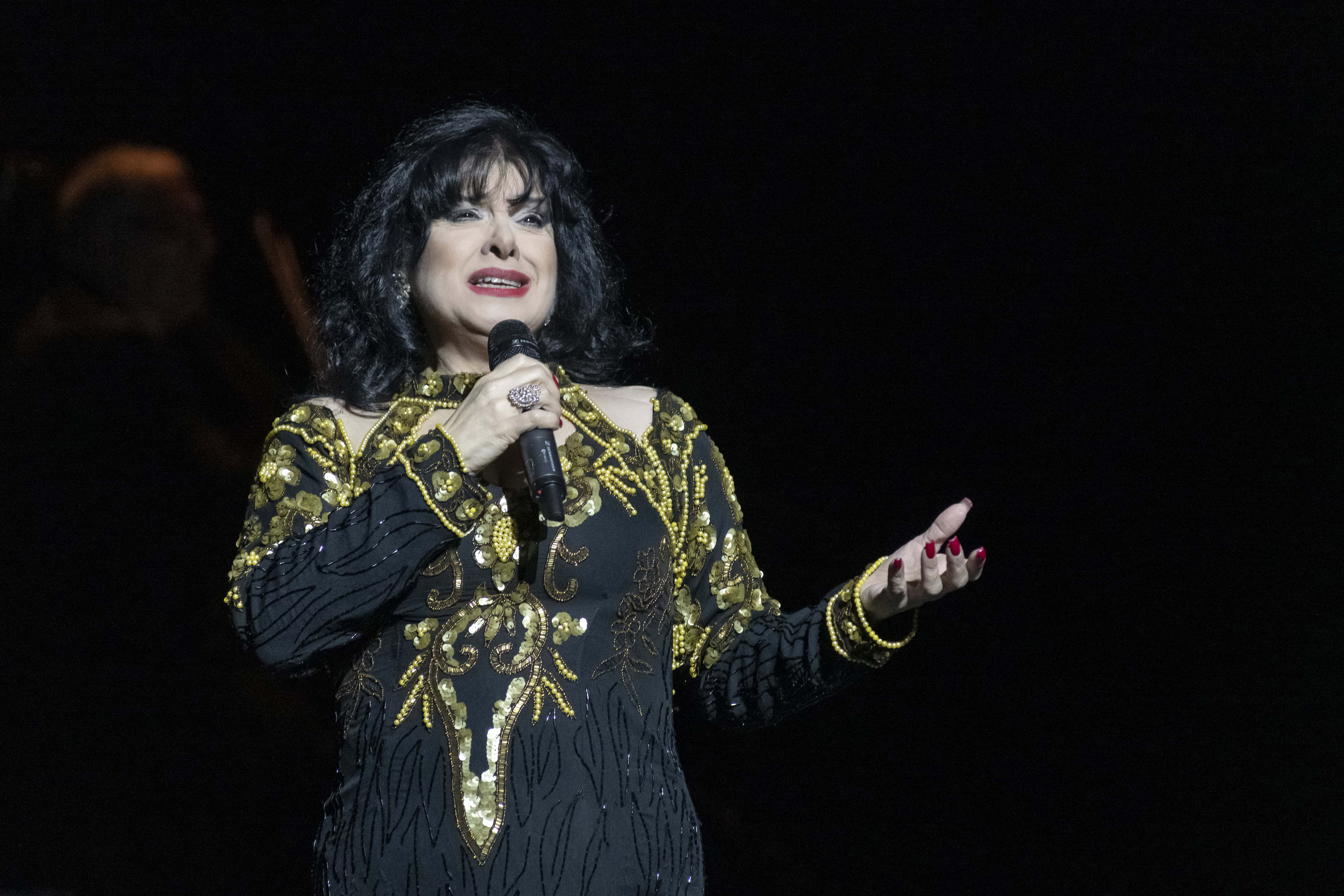 La cantante Marcela Ríos conmovió al público a lo largo de la noche con sus interpretaciones intensas de Uno, una reflexión sobre el paso del tiempo o Que alguien me diga, popularizada en Latinoamérica por Gilberto Santa Rosa en salsa.