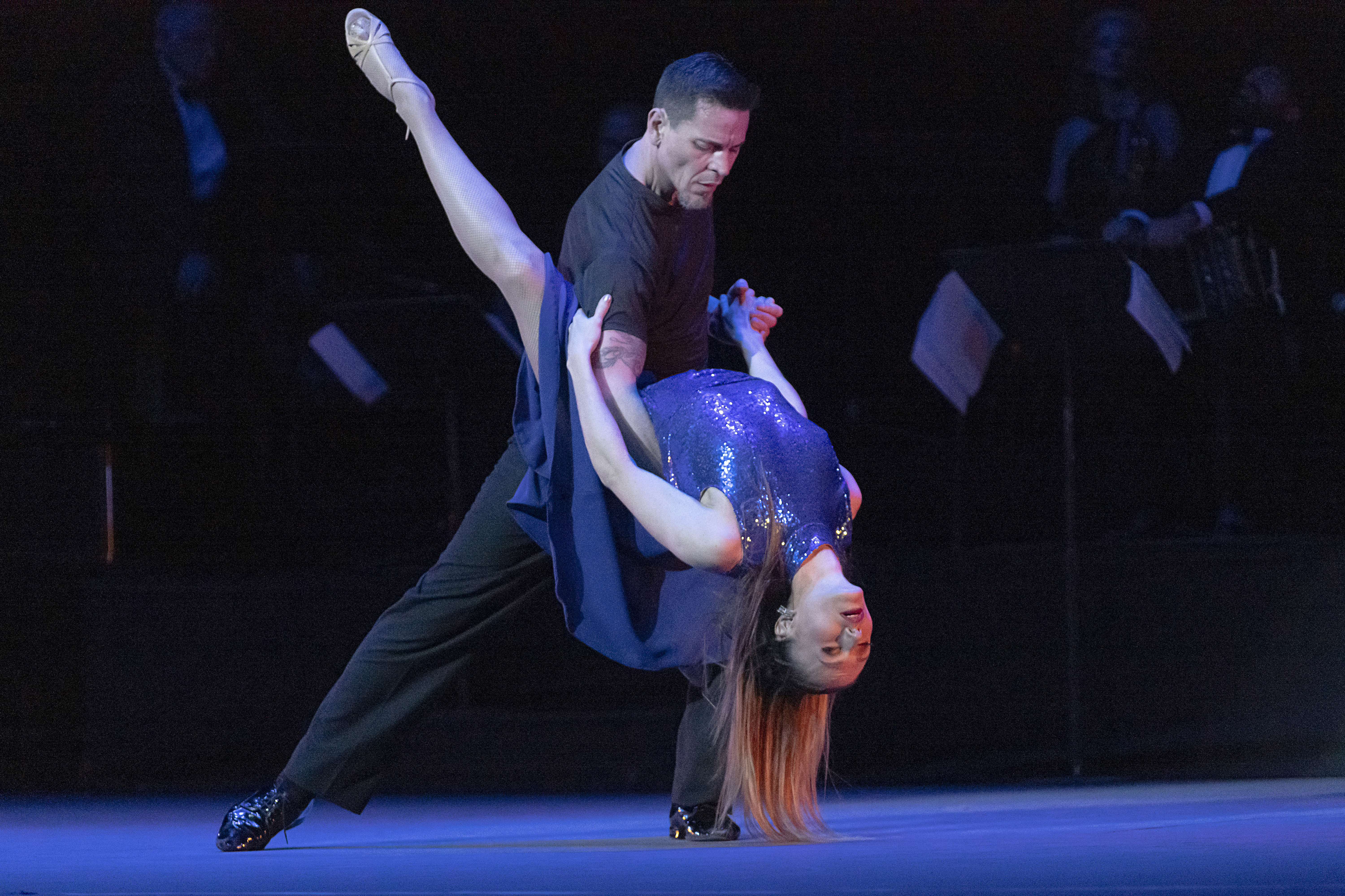 Siete parejas de bailarines desprendieron pasión, técnica, elegancia y el arte puro del tango y se llevaron aplausos, con hermosas vestimentas de la época.