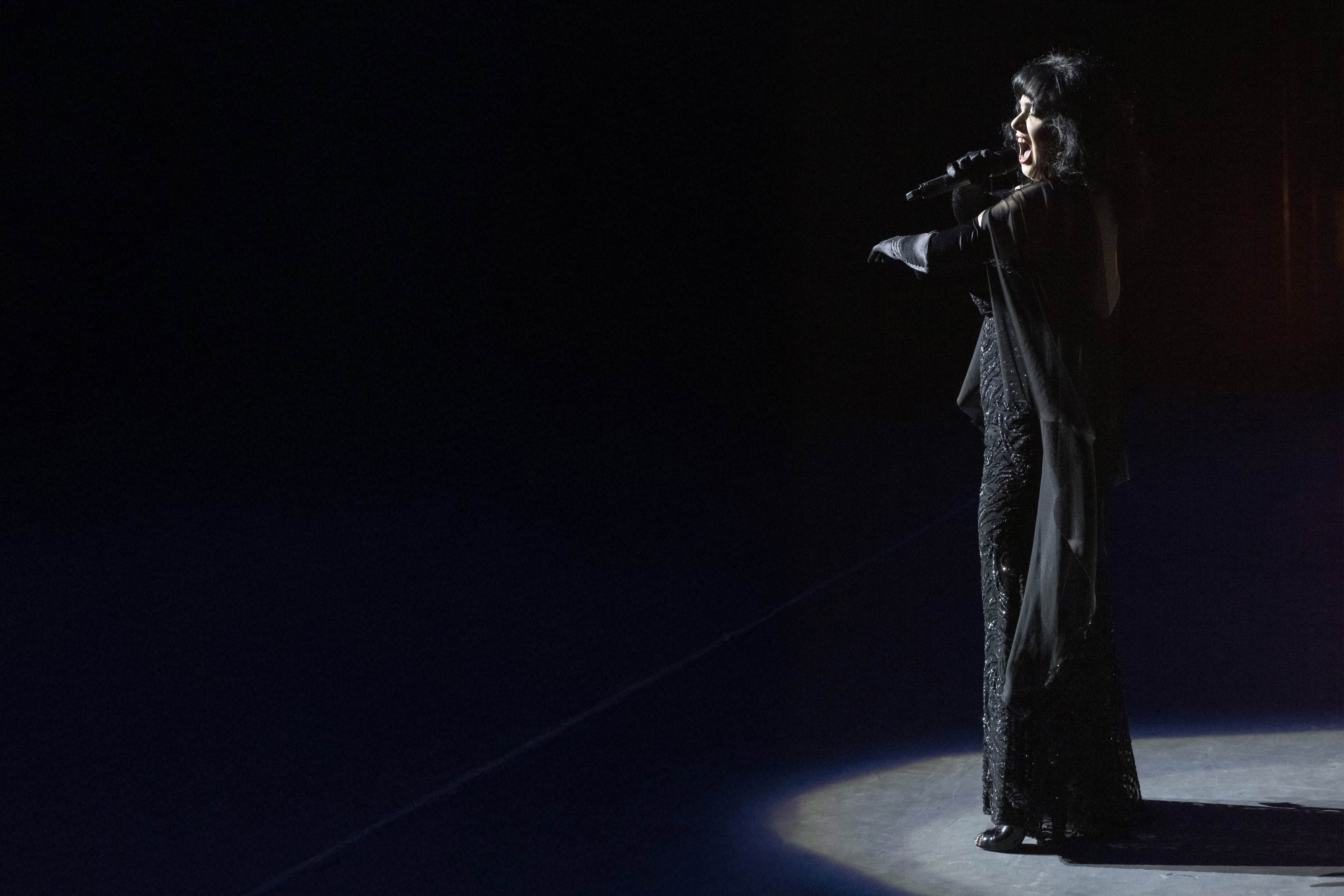 Marcela Ríos hizo gala de su potente voz y elegancia para interpretar clásicos de la música latinoamericana