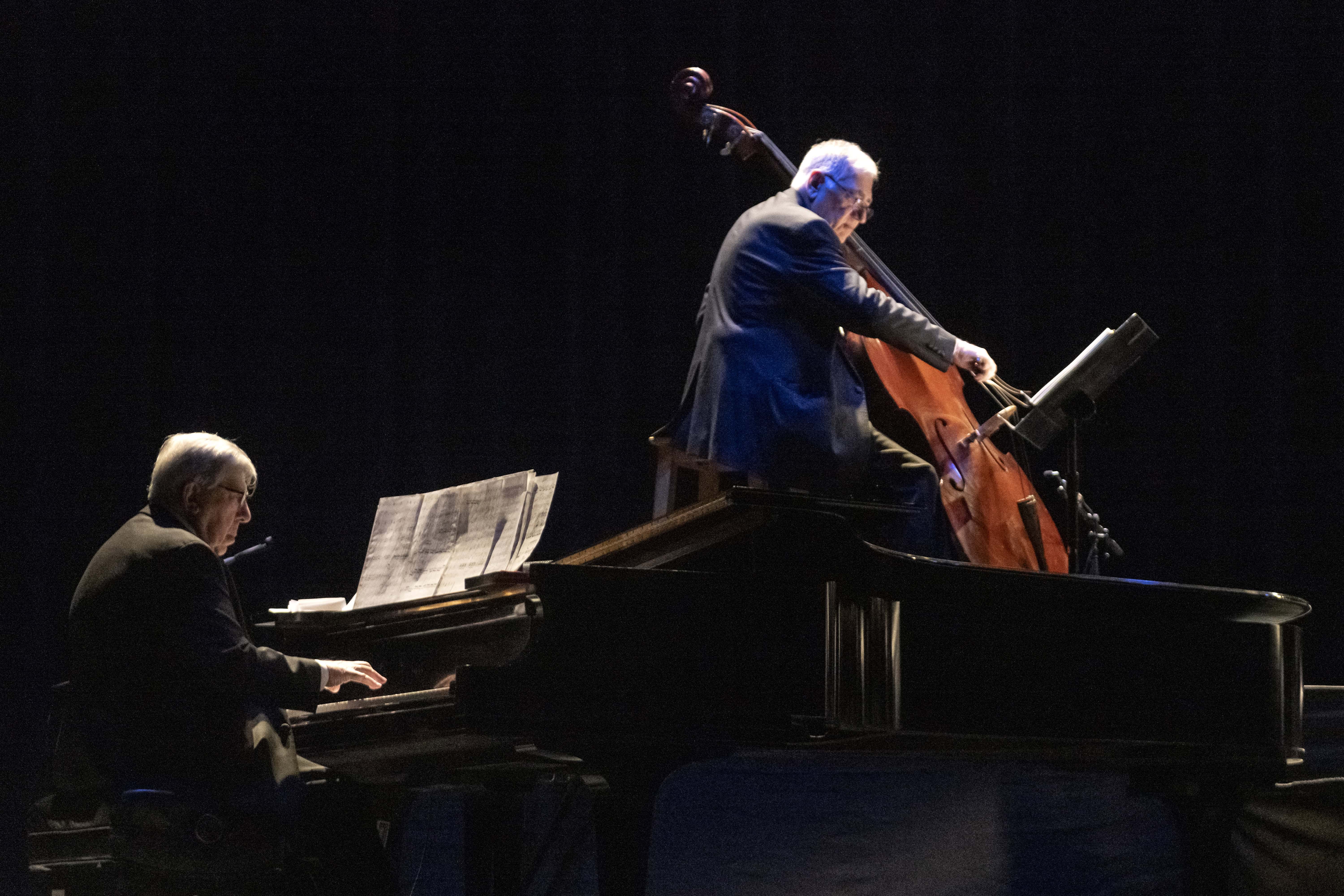 Jorge Vernieri el Pianista y Luis Bravo en el Cello hicieron gala de sendos solos a lo largo de la obra.