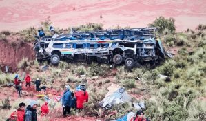 Un autobús se cae por un barranco en Bolivia y deja al menos cinco fallecidos y ocho heridos
