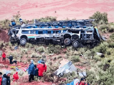 Un autobús se cae por un barranco en Bolivia