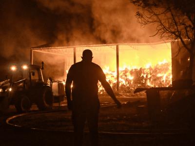 Incendio en Atenas: ordenan evacuación de más de 5,000 personas