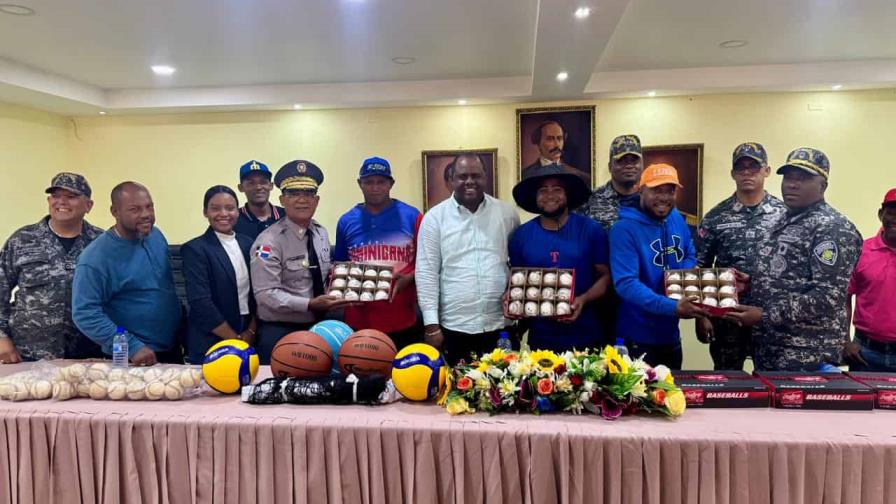Policía Nacional anuncia Carrera Infantil 1K y 2K y entrega útiles deportivos en Las Matas de Farfán Policía Nacional anuncia Carrera Infantil 1K y 2K y entrega útiles deportivos en Las Matas de Farfán