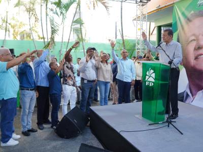 Fuerza del Pueblo juramenta a exdirigentes en Peravia