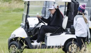 Trump juega al golf por segundo día en Escocia antes de reunirse con Von der Leyen