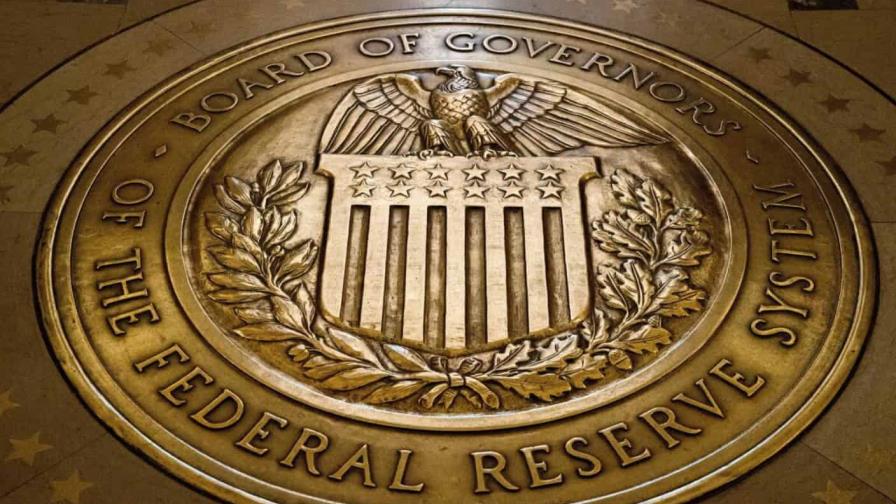 Trump llama estúpido al presidente de la Fed por mantener las tasas