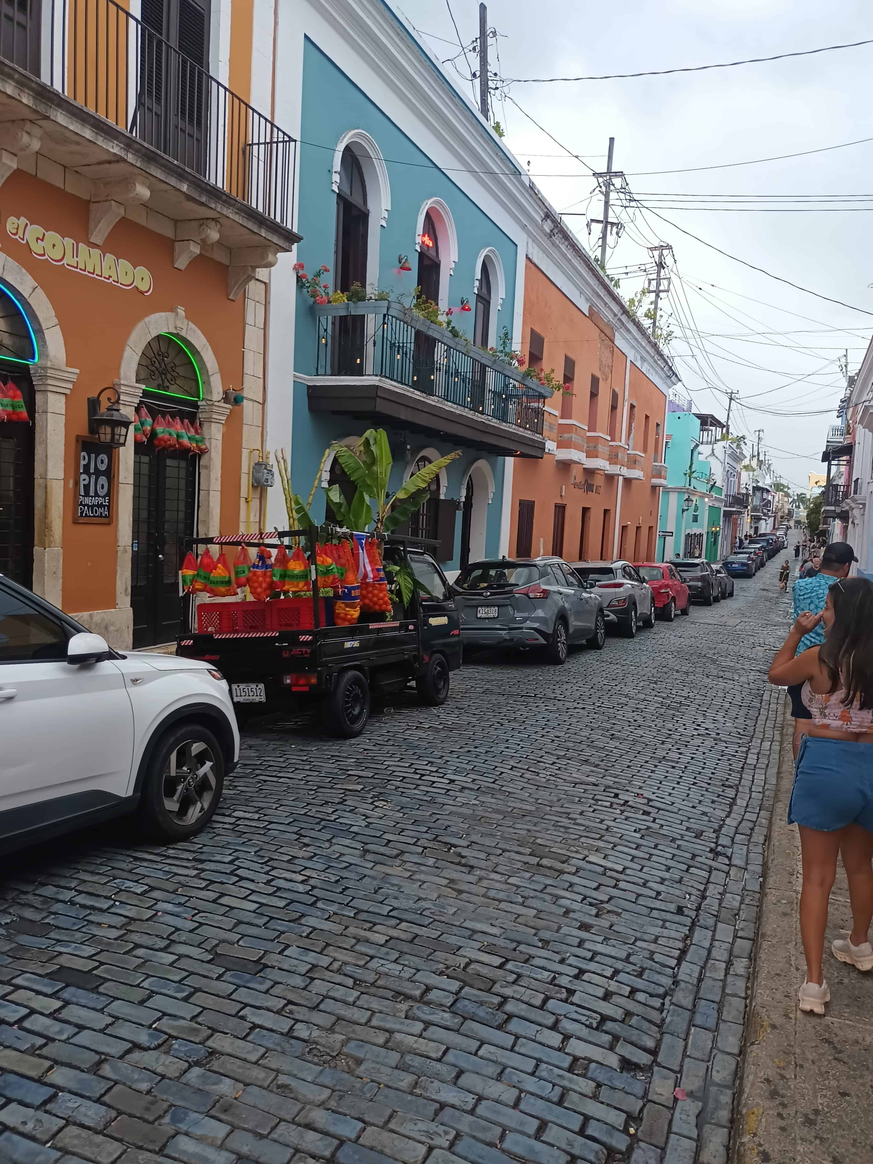 In den Straßen spiegelt sich eine Atmosphäre puertoricanischen Stolzes wider.