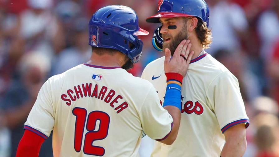 Harper y Schwarber impulsan a Filis a victoria sobre Yanquis sin Judge