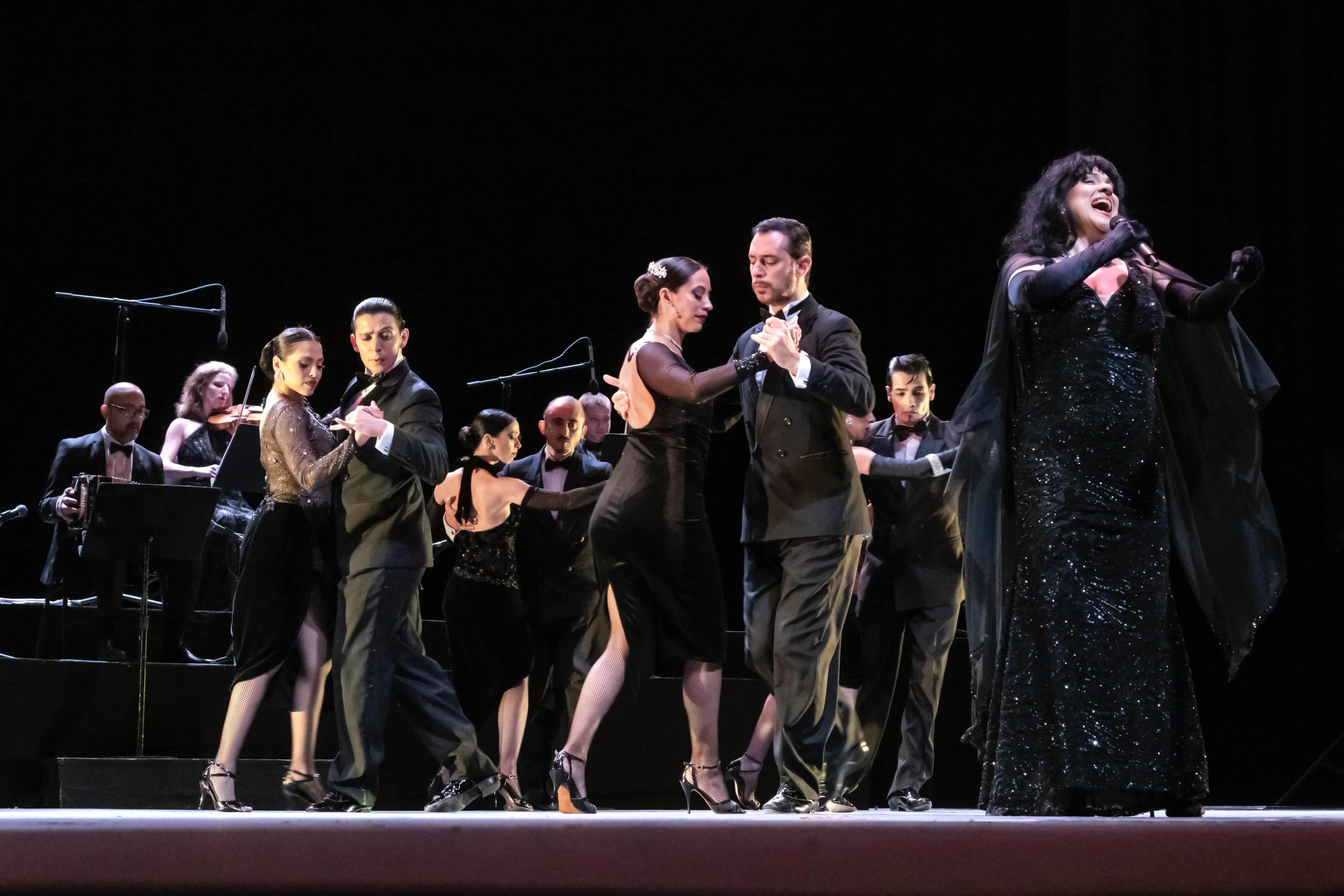 El espectáculo argentino “Forever Tango” cautivó al público dominicano con una puesta en escena de gran elegancia y fuerza emocional.