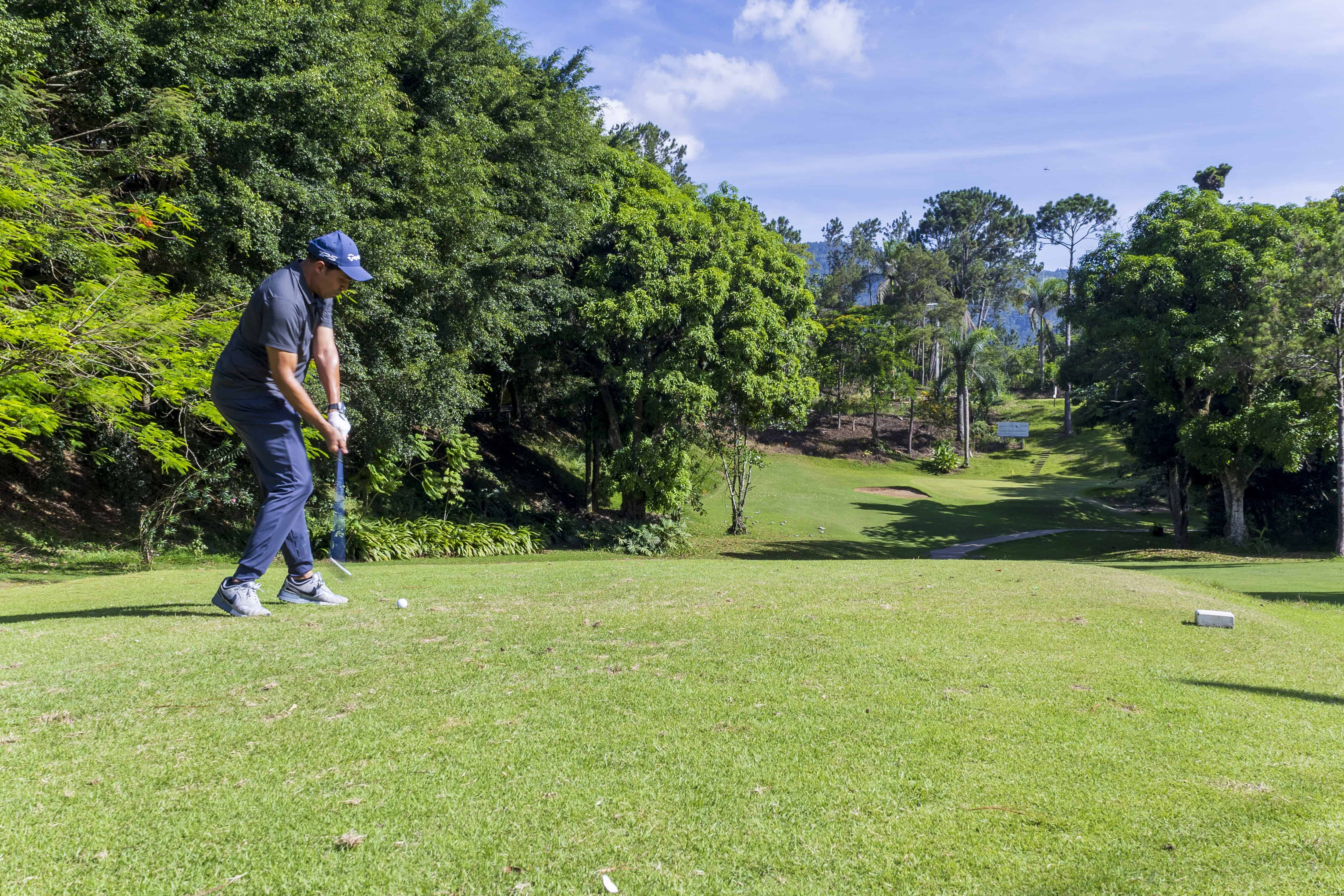 Jarabacoa ofrece el único campo de golf del país ubicado entre las motañas.